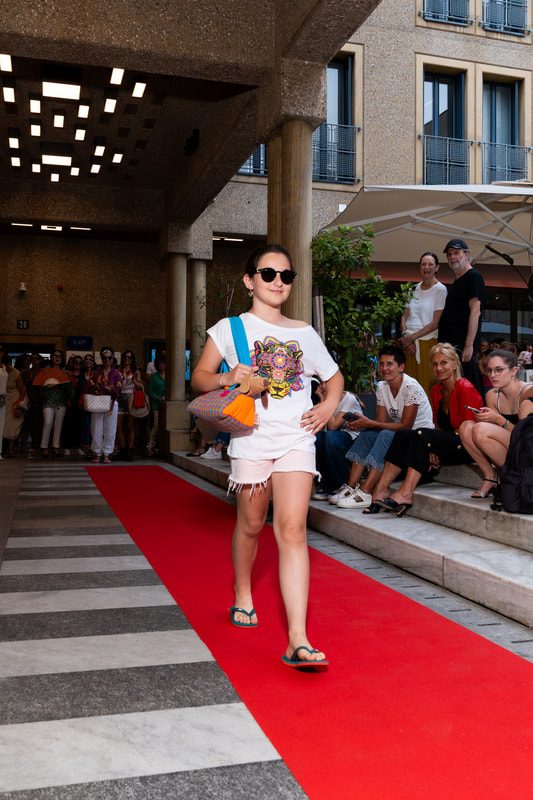 Sfilata di moda sotto i portici del Maghetti